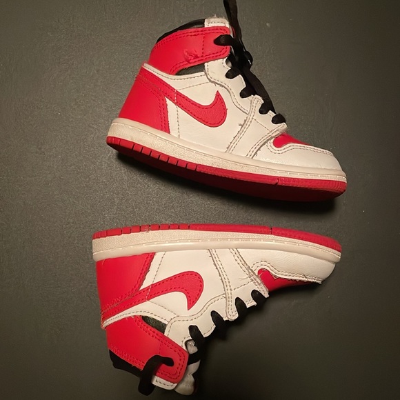 Jordan 1 Retro High OG size 7c, red, black and white - Picture 3 of 4